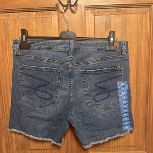 Seven7 Women’s Shorts-Never Worn!